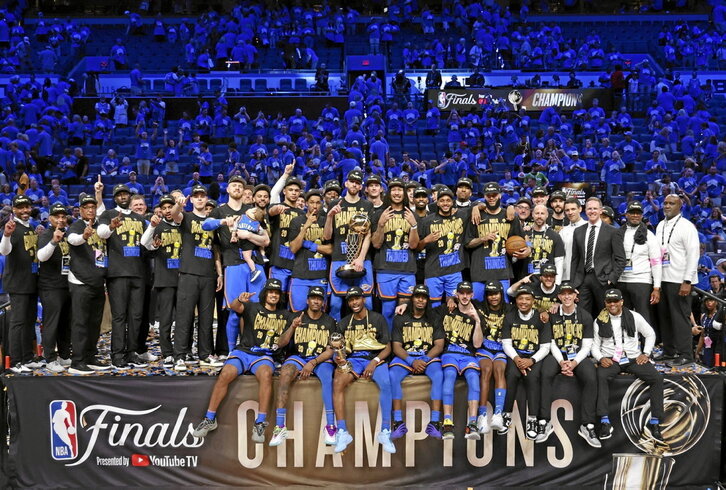 Oklahoma City Thunder celebra el título de la NBA tras someter a los Indiana Pacers en el séptimo partido de las Finales.