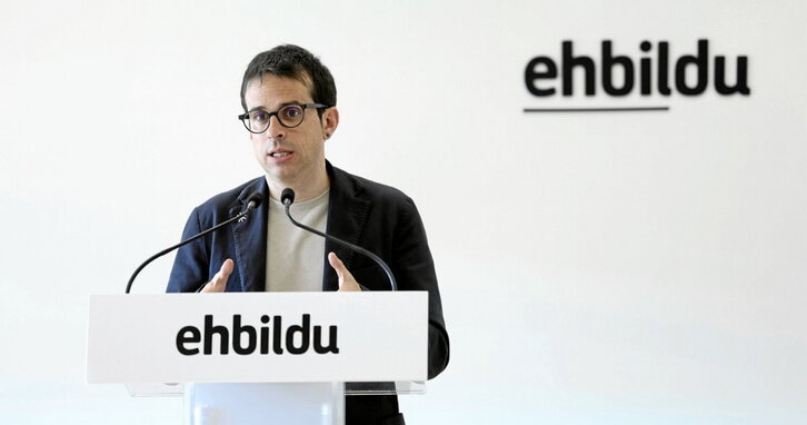 Pello Otxandiano, en la rueda de prensa ofrecida en Bilbo.