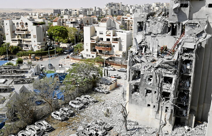 Edificio dañado por un misil en uno de los últimos ataques de Irán, en Beersheba.