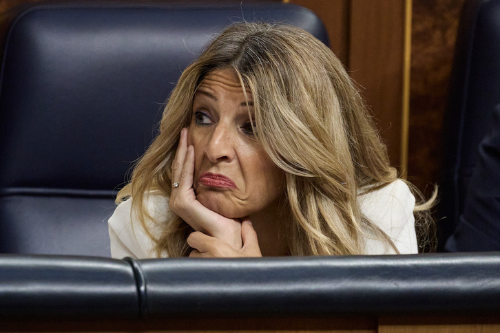 Expresivo gesto de Yolanda Díaz durante la sesión en que ha sido puesta en la diana por el PP en ausencia de Sánchez.