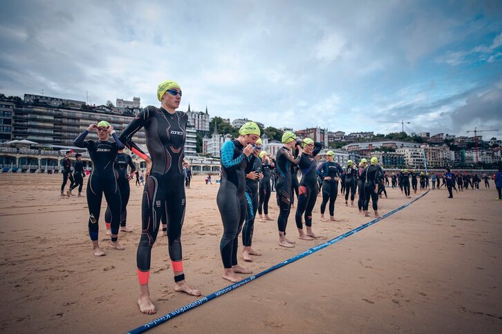 Imagen de una edición del Triatlón de Donostia.