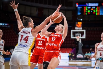 El partidazo de las checas se ha estrellado contra una tremenda Raquel Carrera.