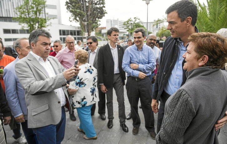 Cerdán saca una foto a Pedro Sánchez en Iruñea en junio de 2016, la fecha del contrato privado hallado por la UCO.