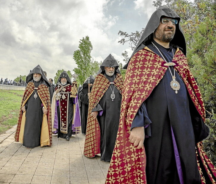 Clérigos ortodoxos en la conmemoración del genocidio armenio.