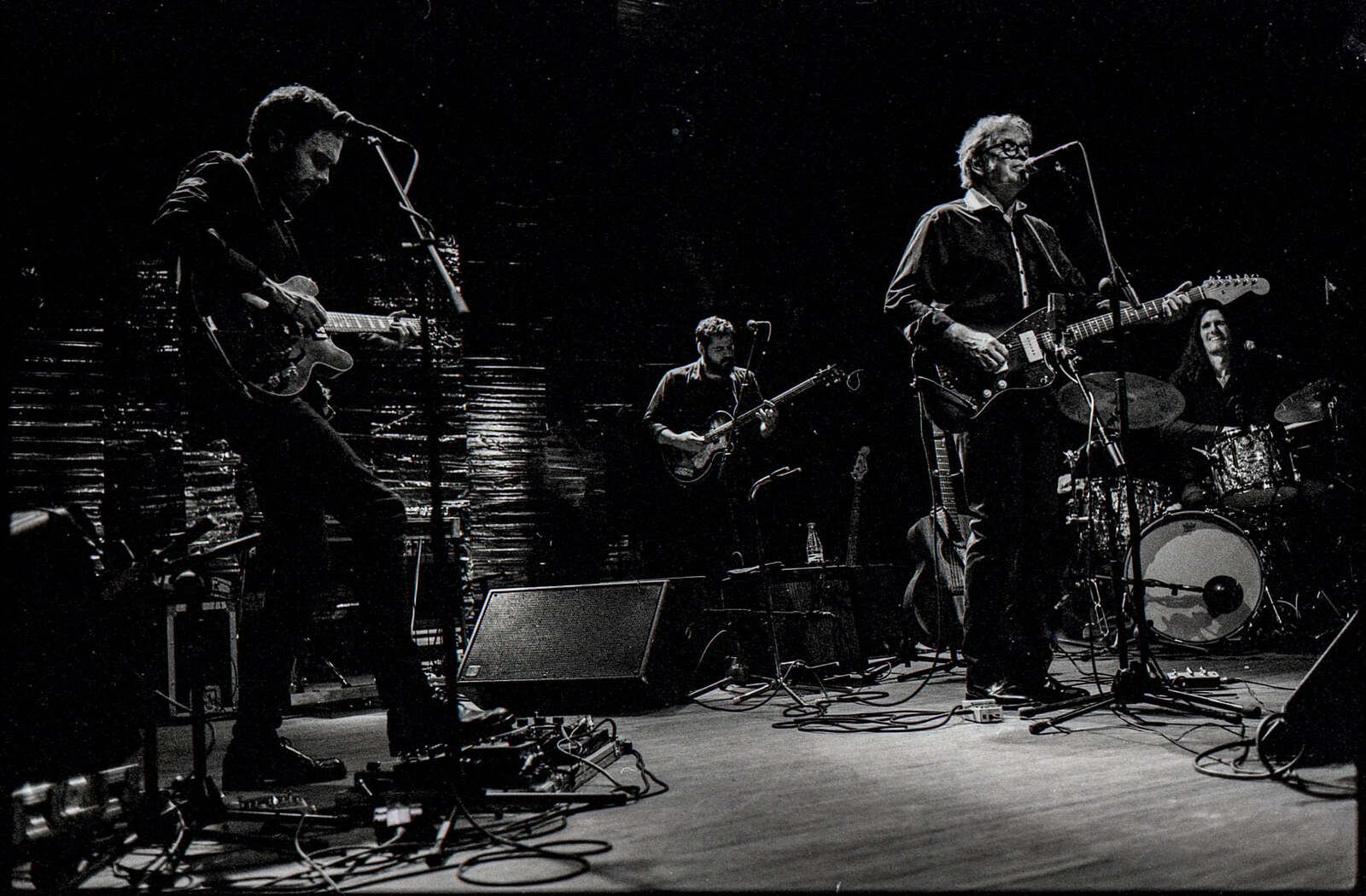 Ruper Ordorika eta Mugalariak zuzenean.