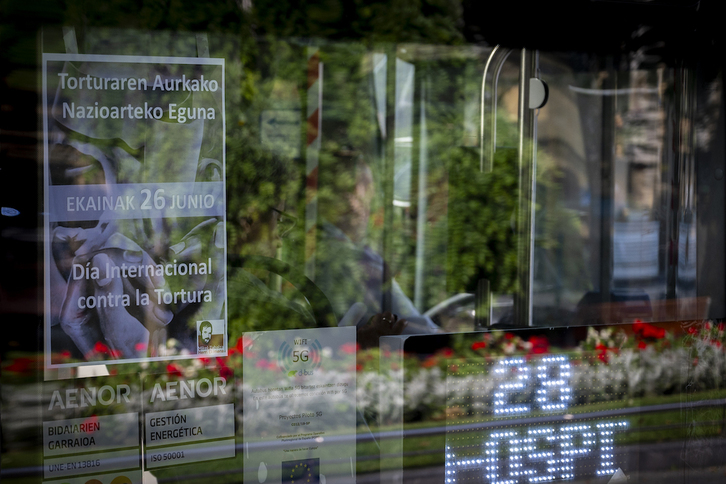 Torturaren aurkako kartela, DBuseko autobusetan ostegun honetan.