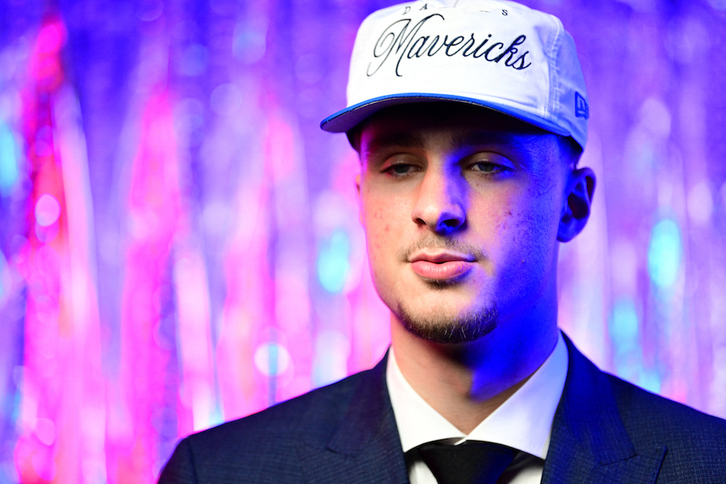 Cooper Flagg posa como número uno del draft de 2025.