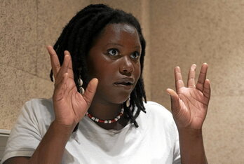 Vorigi Bita arrazakeriaren aurkako ekintzailea, elkarrizketaren une batean.