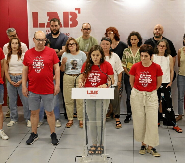 Comparecencia de LAB en Donostia para exponer su rechazo a las conclusiones.