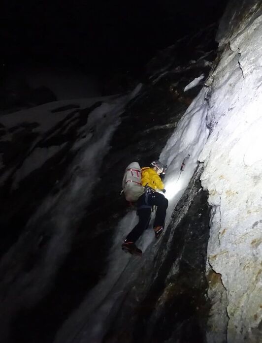 Mendiaren baldintzengatik, gauez eskalatzera behartuta egon ziren Ultar Sar mendian.