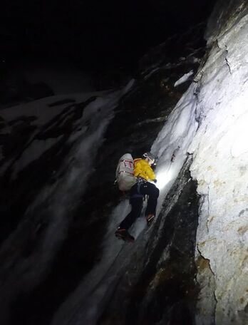 Mendiaren baldintzengatik, gauez eskalatzera behartuta egon ziren Ultar Sar mendian.