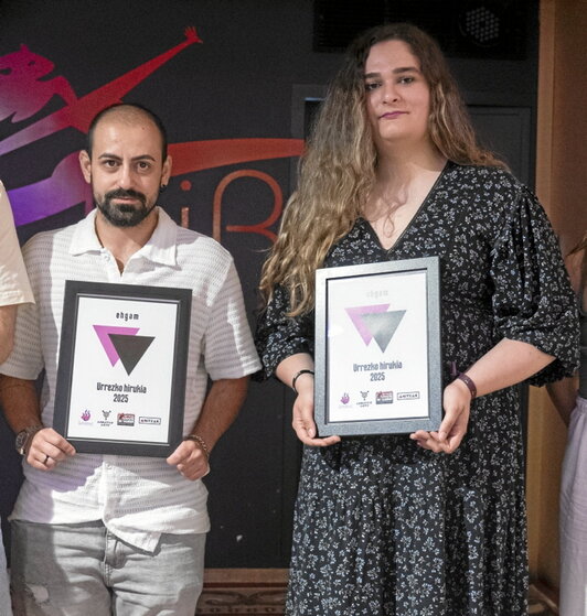 Ehgamek Urrezko Hirukia eman zuen.