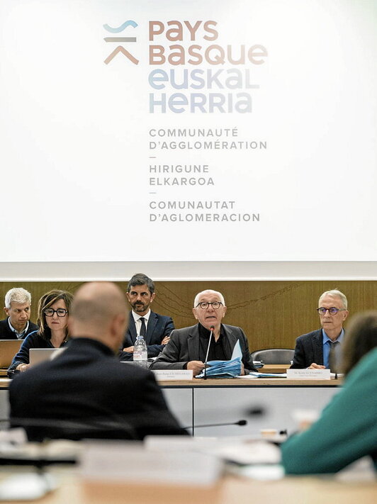 Euskal Hirigune Elkargoaren bilkura, apirilean.