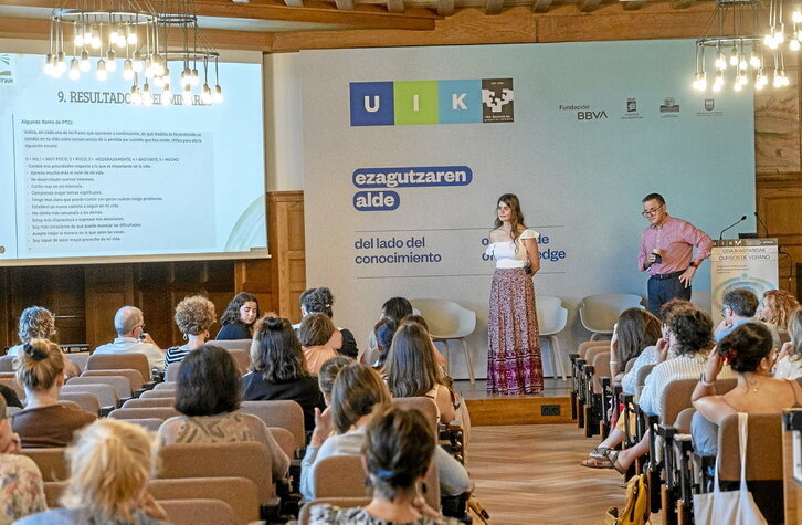 Iratxe Etxenike Sarratea y Agustín Erkizia Olaizola, en el curso de verano «La humanización del suicidio».