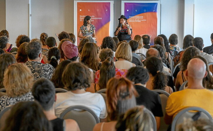 Adriana Guzman boliviarra, pedagogia feministaz eta hango hezkuntza sistemaz hizketan, Donostian.