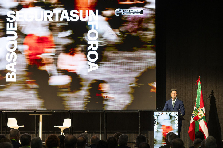 El lehendakari ha inaugrurado el Foro, que tiene una ambientación intencionada.