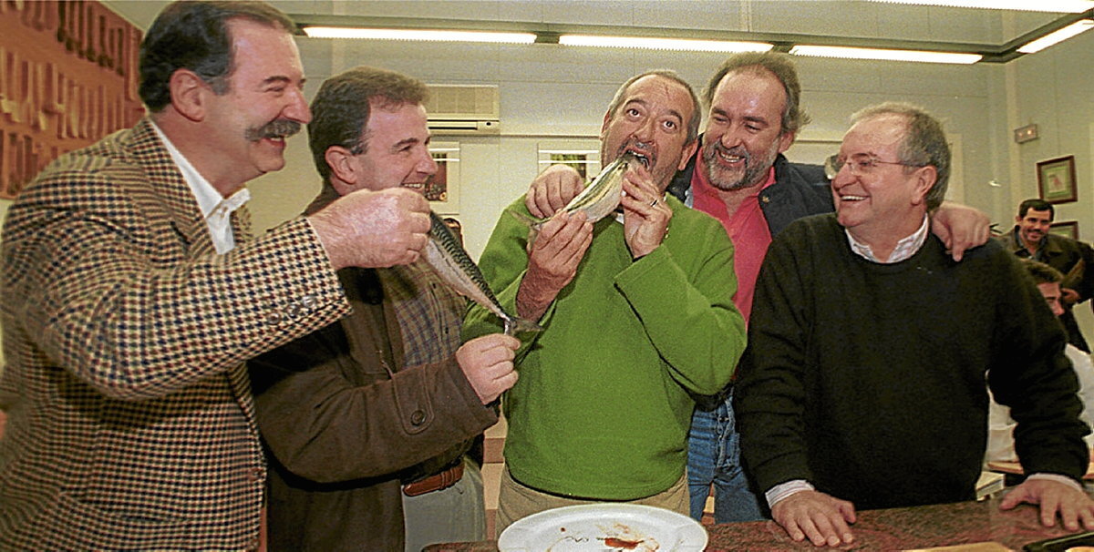 Subijana, Berasategui, Arguiñano, Roteta y Arzak bromean hace 25 años durante una campaña de consumo de pescado. Juan Carlos Ruiz | FOKU