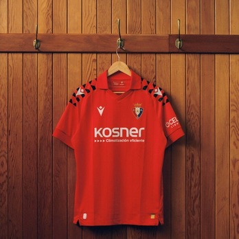 Imagen de la nueva camiseta de Osasuna para la próxima temporada.