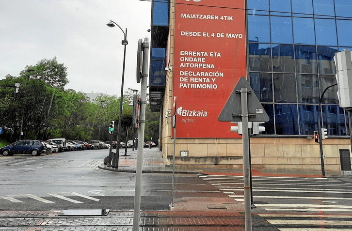 Sede de la Hacienda de Bizkaia, el herrialde donde los grandes morosos deben más dinero, durante la última campaña de la renta.