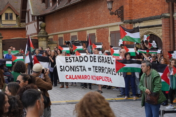 Joan den urtean Donostian Calamaroren aurka antolatutako elkarretaratzea.