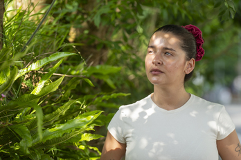 ‘Hiri ilunen umeak’ bigarren diskoa da Sara Azurzaren ibilbidean.