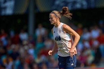 Laugarren Europako Txapelketaren lehen partida harmailatik jarraitu beharko du Paredesek, aurrekoak oso-osorik jokatu ondoren.