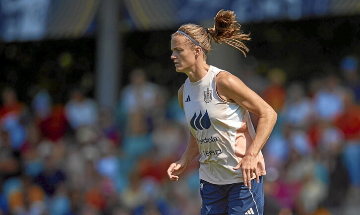 Laugarren Europako Txapelketaren lehen partida harmailatik jarraitu beharko du Paredesek, aurrekoak oso-osorik jokatu ondoren.