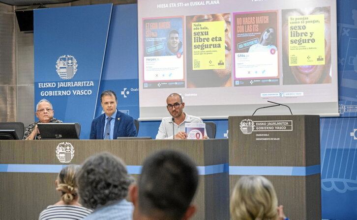 Marco Imbert, Alberto Martinez eta Oskar Ayerdi, datuen berri emateko egindako prentsaurrekoan.