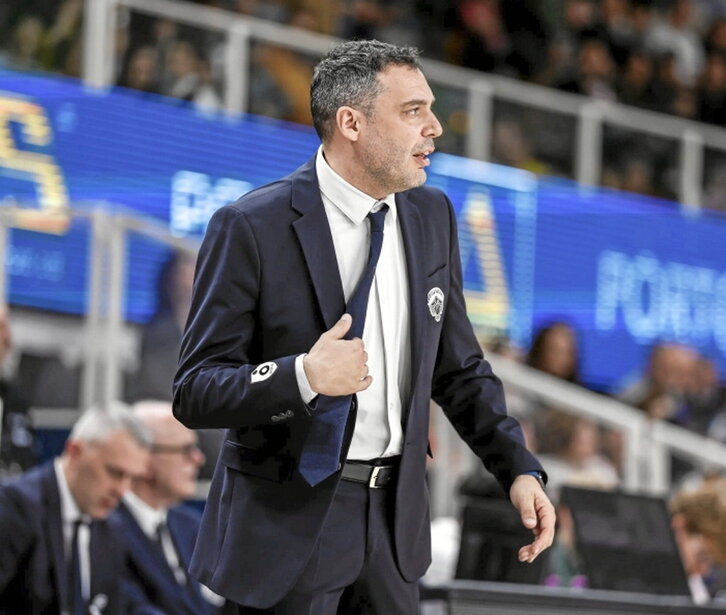 Paolo Galbiati en el banquillo de Trento.