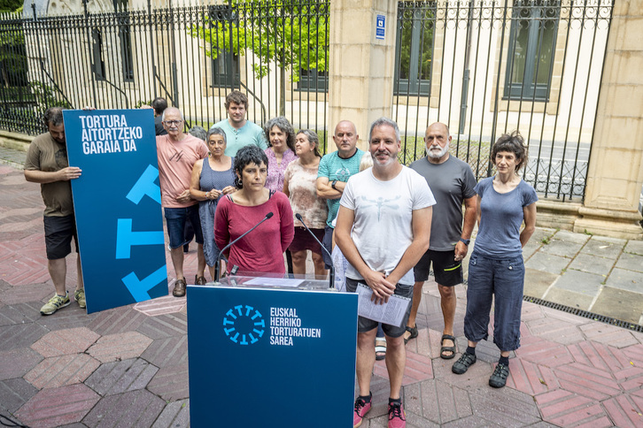 Comparecencia de la red de torturados de Euskal Herria el pasado mes de junio ante el Parlamento de Gasteiz.