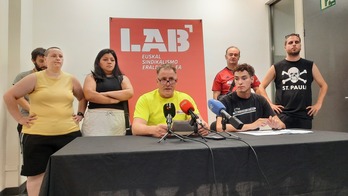 Tasubinsako LABeko ordezkariak, Iruñean egindako agerraldian.