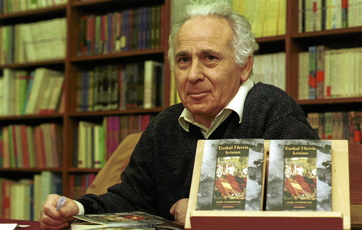 «Euskal Herria krisian» liburuaren aurkezpen ekitaldian, 1999ko abenduaren 16an.