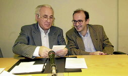 Joxe Azurmendi eta Xabier Mendiguren, 2000n, euskal erbestearen inguruko hitzaldi batean.