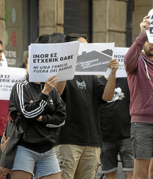 AZETen mobilizazioa etxegabetze baten aurka.