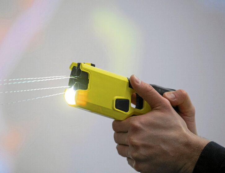 La Policía Foral podrá empezar a usar las pistolas Taser.