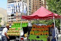 Saltokiak, Israelek zientzialari nuklear bat hil zuen etxearen aurrean.