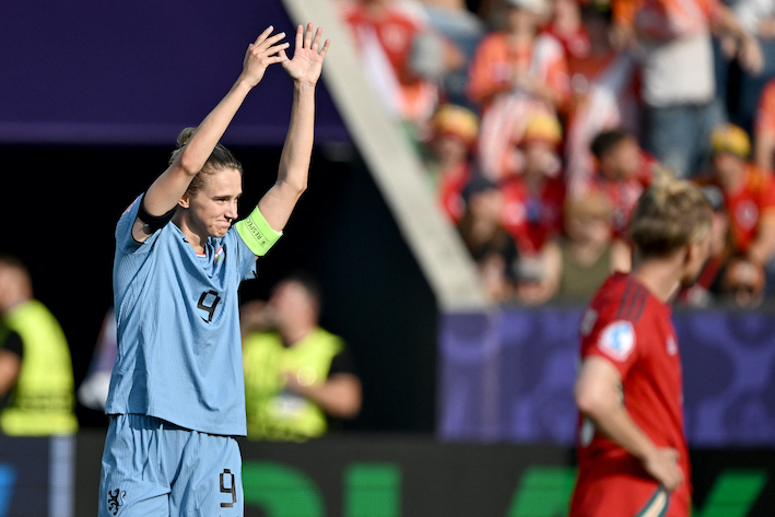 Miedema ha anotado el primer gol del partido, 100º que marca con la camiseta Oranje. (Fabrice Coffrini/AFP)