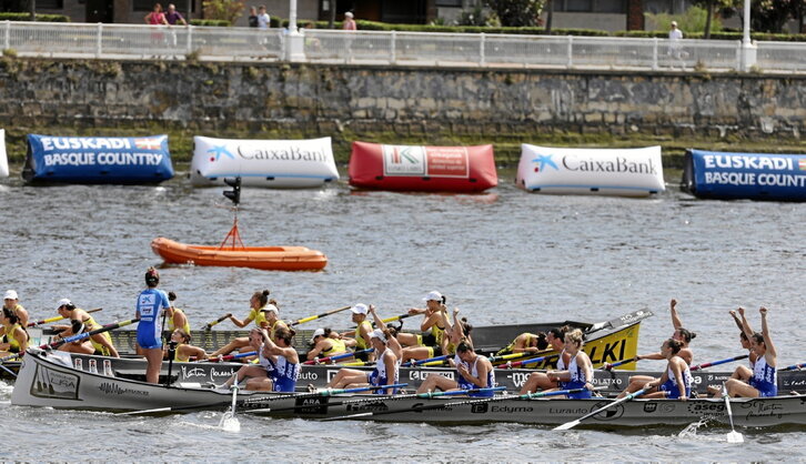 Donostia Arraun lagunak eta Orioren arteko buruz buruko lehia ikusgarria izan zen.
