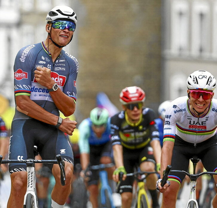 Van der Poelek Pogacar menderatu zuen azken esprintean.