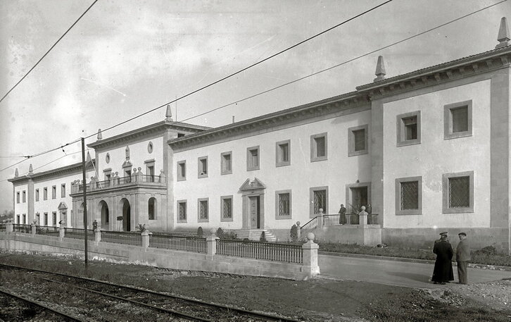 1948ko maiatzaren 2an inauguratu zen Martuteneko espetxearen argazkia. 