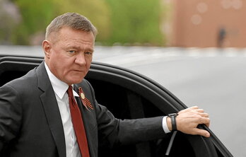 El fallecido ministro de Transportes Roman Starovoit llega a una reunión al Kremlin, el pasado 7 de mayo.