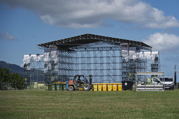 Los trabajadores ultiman los preparativos.