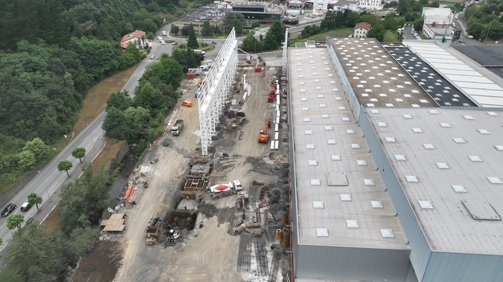 Dagoeneko hasi dira Fagor Arrasateren eraikin berriaren lanak egiten.