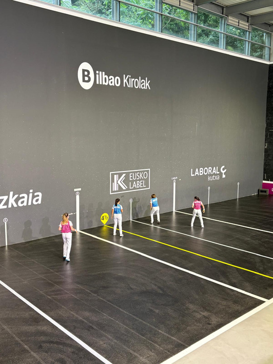 Astelehen arratsaldeko binakako partidaren irudi bat.