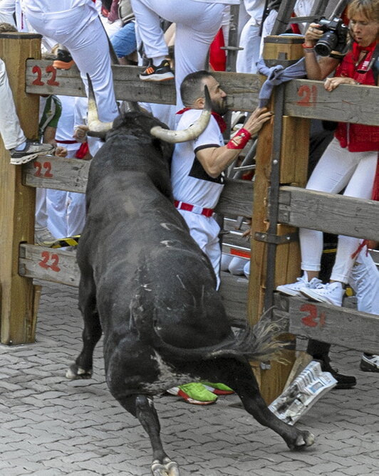 Un mozo volvió a nacer tras el golpe de asta.