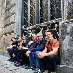 Xabi, Ruben, Anari, Mikel, Drake eta Ander dira Anari banda.