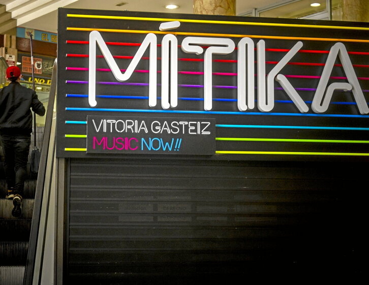 Imagen de la entrada de la discoteca Mítika de Gasteiz.