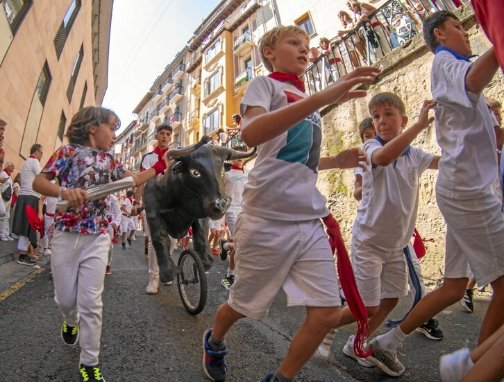Los corredores demostraron muy buenas formas ante los toros de cartón-piedra.