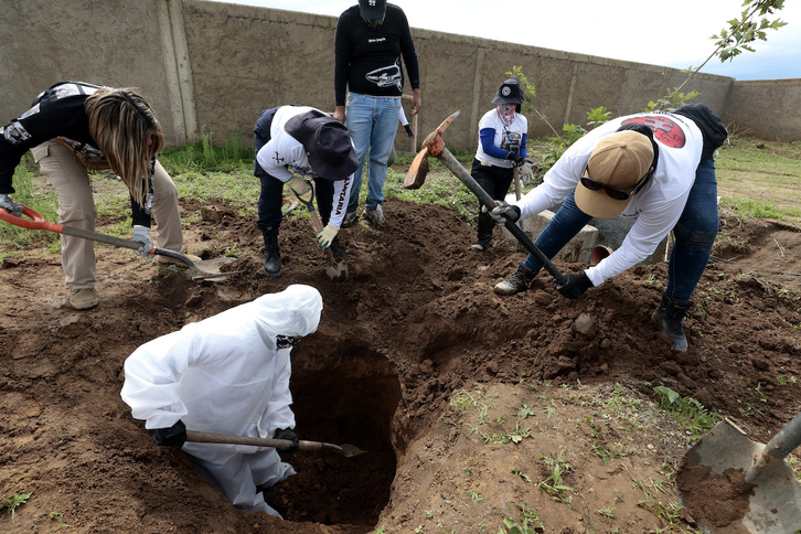 Mujeres de Guerreros Buscadores, trabajando en Zpopan.