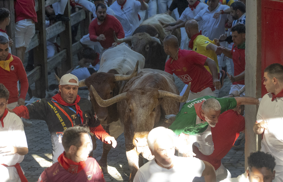 Cabestros por delante y miedo en las miradas.